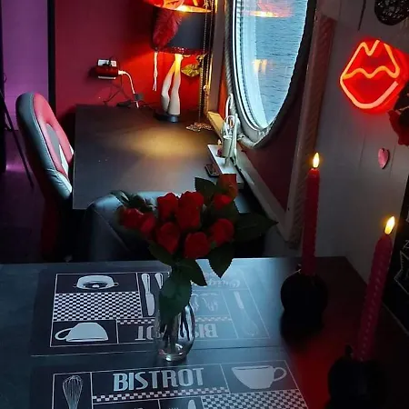 Péniche Morgane 2 D'hôtes Cambrai